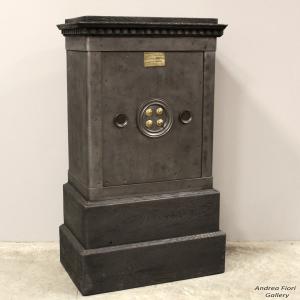 Antigua caja fuerte cofre